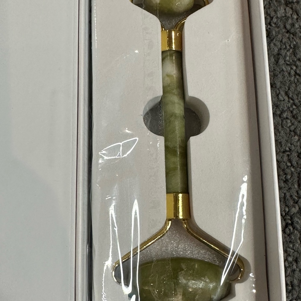 Roselyn Boutique Jade Roller Skin Massager New